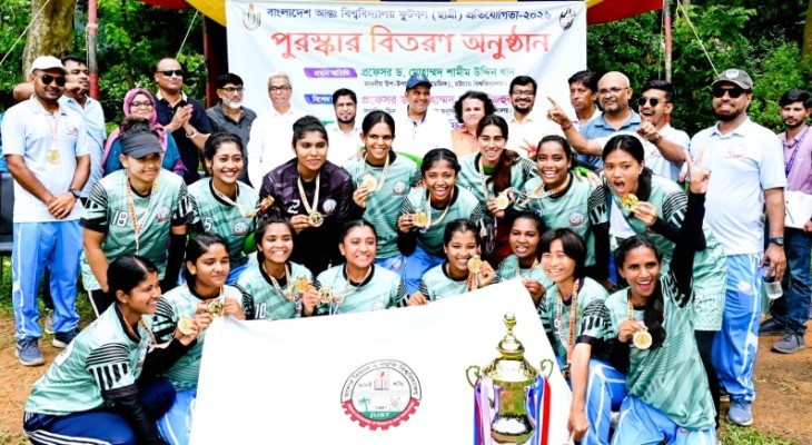 চবিতে আন্তঃবিশ্ববিদ্যালয় ফুটবল প্রতিযোগিতার পুরস্কার বিতরণ